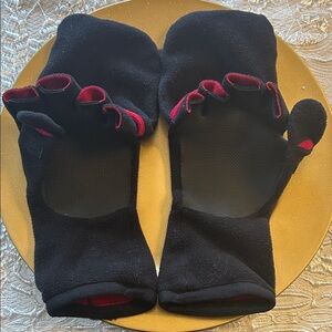Glacier Men’s Black and Red Fingerless Gloves/Mittens in Like New Condition!